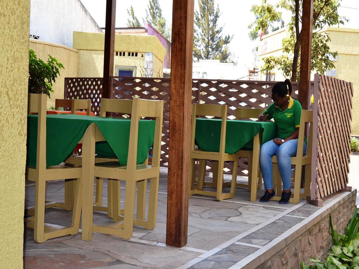Bed and Breakfast The Happy Hour Kigali Exteriér fotografie